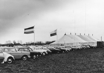 839864 Gezicht op de tent voor de voorlichtingsbijeenkomst voor boeren, in verband met de ruilverkaveling ...